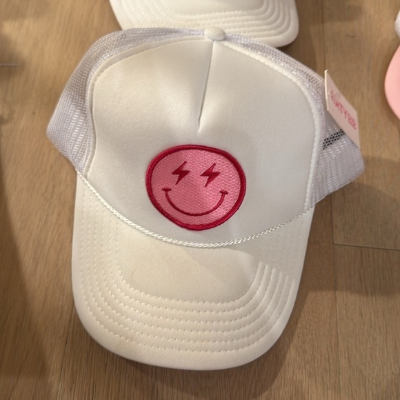 Lot Of 5 Smiley Face trucker Hat Women’s One Size NEW with tags - Picture 4 of 6